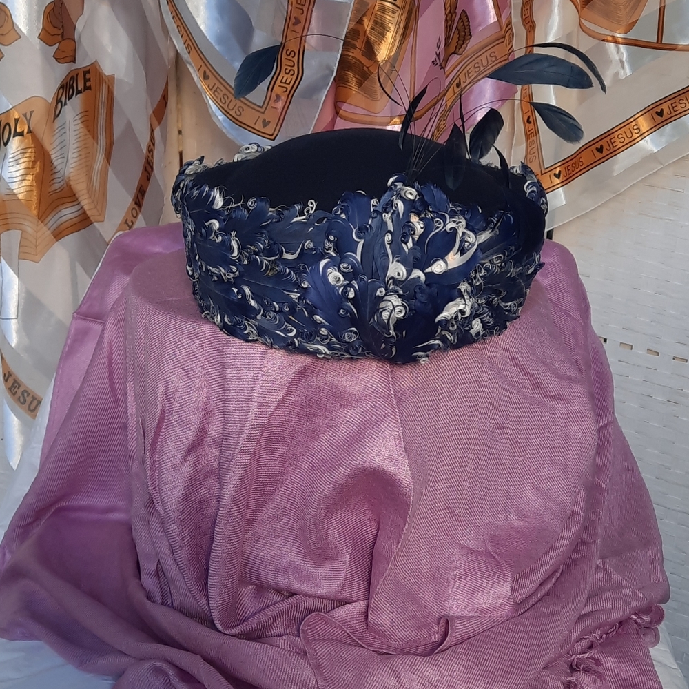 Women's Dress Hat / hat box included